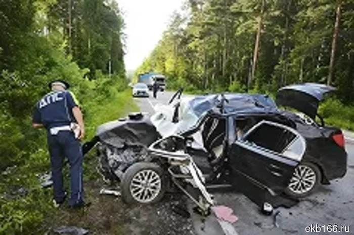 Водитель грузовика маркетплейса скончался в результате аварии с дорожной техникой под Екатеринбургом (ФОТО)