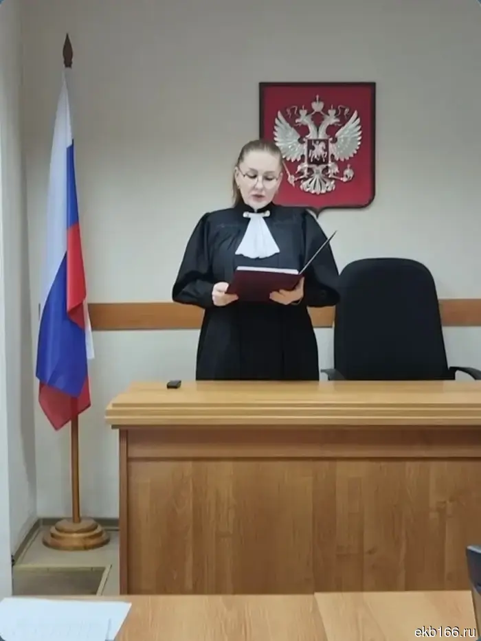 Полицейский на Урале был уволен за то, что проверил данные водителя в базе по личной просьбе (ФОТО)