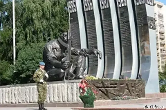 С мемориала «Черный тюльпан» в Екатеринбурге пропал десантный танк.