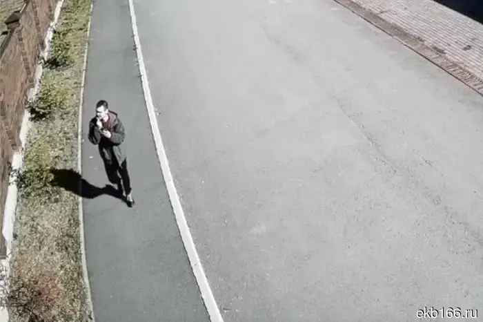 В Екатеринбурге 13-летний ученик помог мошенникам ограбить свой дом.