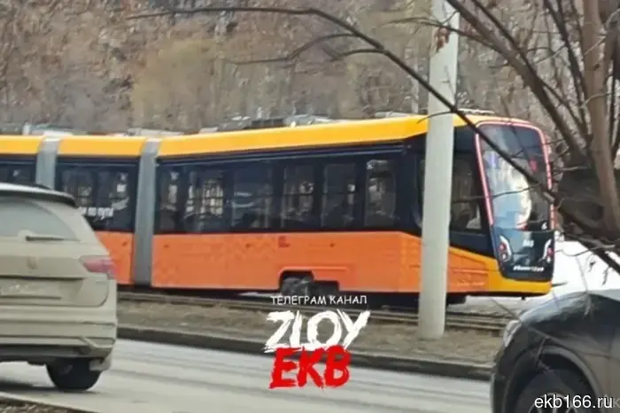 A new tram derailed in Yekaterinburg.