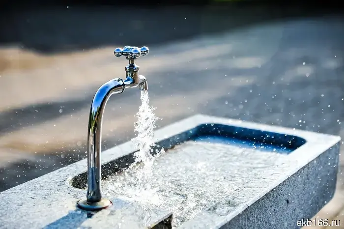 Under Yekaterinburg, schoolchildren and kindergarten students have been mass poisoned by tap water.