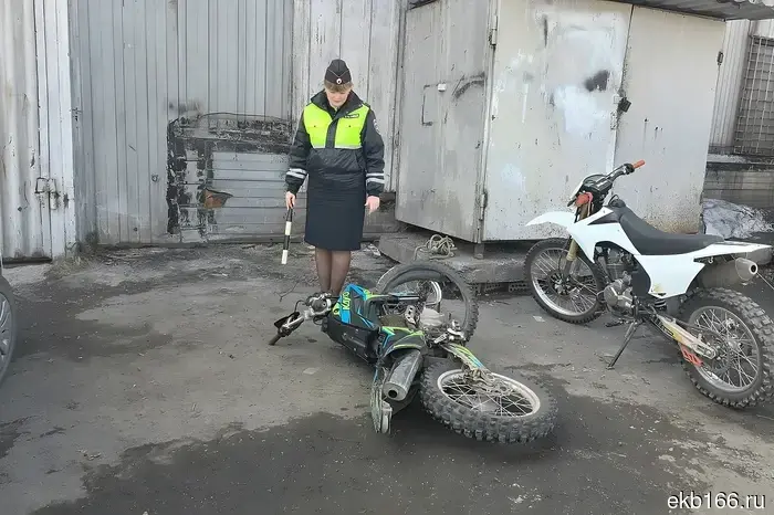 A forty-year-old pit bike driver without a license died in the Sverdlovsk region after veering into oncoming traffic.
