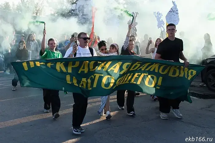 An unexpected march took place in a Sverdlovsk city, in which hundreds of people took part.