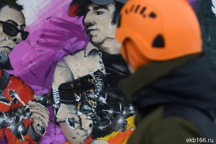 «Они снова лезут!» В Екатеринбурге проходит последний штурм ледяного городка (ФОТО)