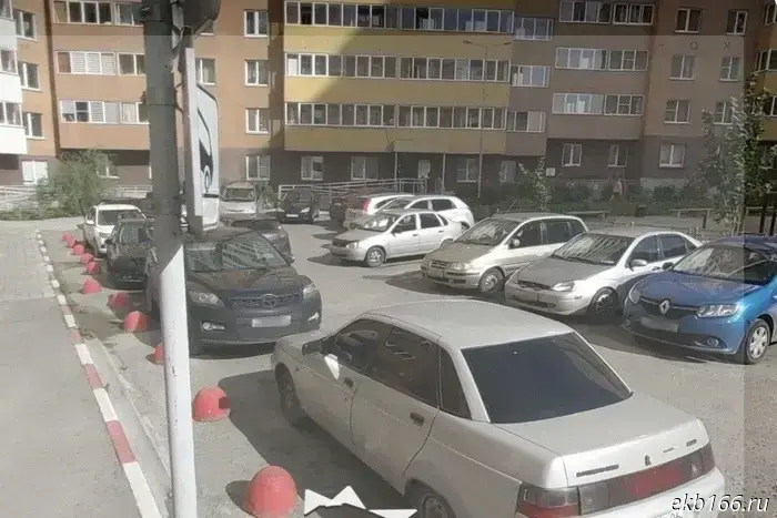 In Yekaterinburg, unknown individuals randomly threw stones at expensive cars.