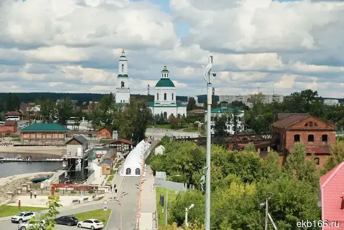 In the Sverdlovsk city, a 100-meter table was set up for 240 people.