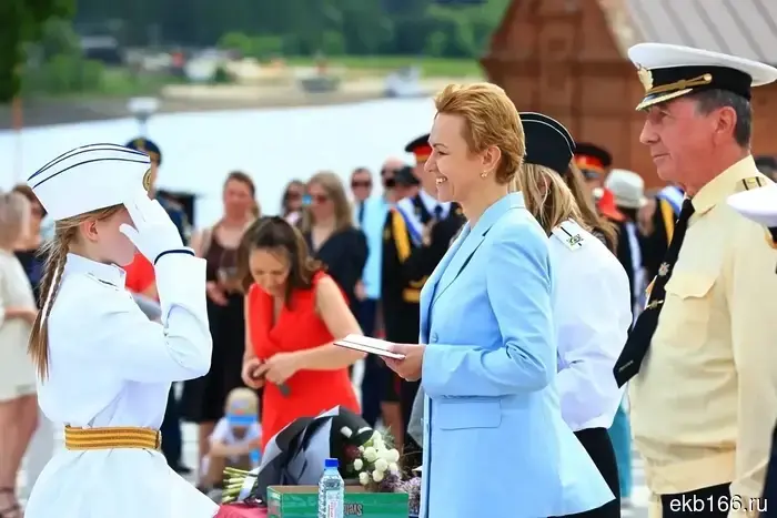 The Sverdlovsk Minister of Education criticized women of "grandmother" age.