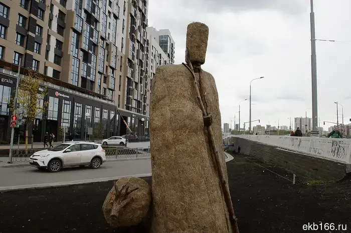 A man was arrested in Yekaterinburg for forcing the owner to transfer the rented apartment to his name.