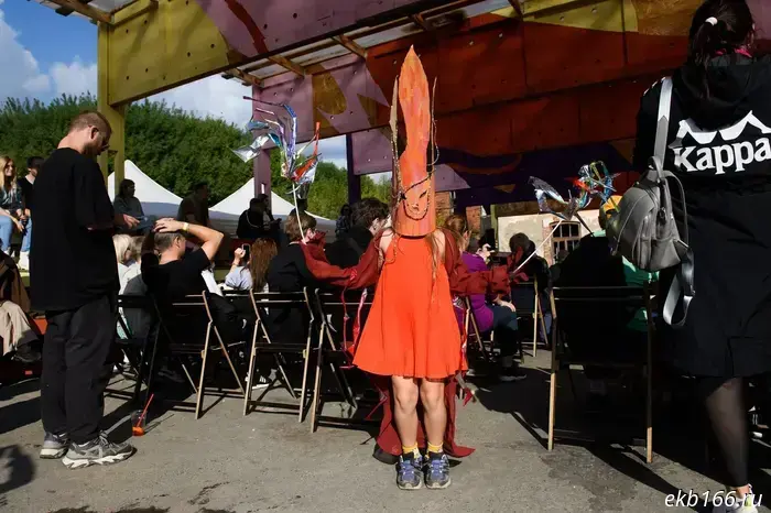 An unexpected procession took place in a Sverdlovsk city, in which hundreds of people took part.