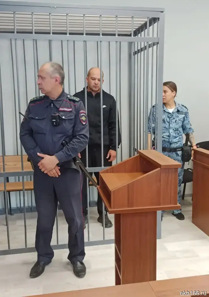 Суд в Каменске-Уральском отправил водителя Infiniti, который стал виновником аварии с четырьмя жертвами, в следственный изолятор.