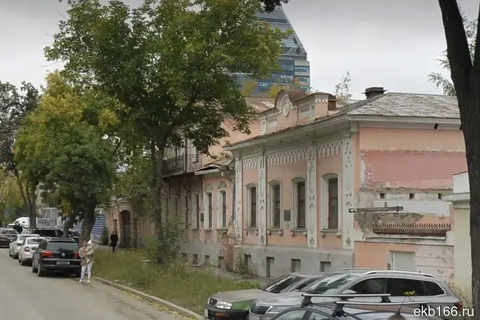 В районе УГМК-Арены намерены продать старинное поместье.