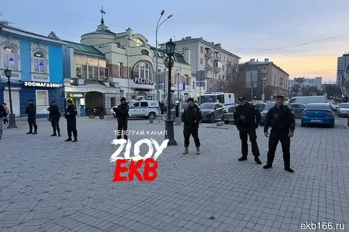 На улице Вайнера дружинники «Русской общины» совместно с полицейскими провели рейд.