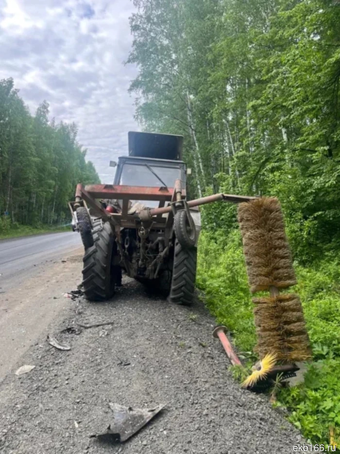 Minibus "Nizhny Tagil - Yekaterinburg" with passengers was involved in an accident on the highway (PHOTO)