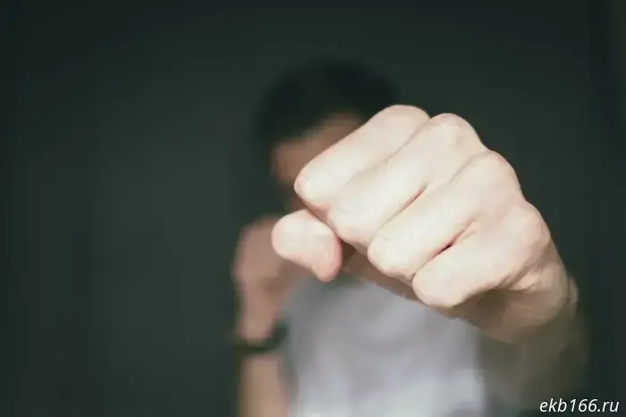 "Broke a finger, face covered in blood": dating site guy attacks a Yekaterinburg woman