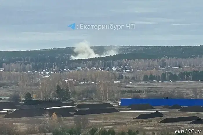 Instead of returning home in between legs of their tour, London-based Night Tapes opted to create their debut album ‘portals//polarities’ from temporary havens in hotel rooms and Airbnbs. “During our trip to Mexico, strong gusts of wind would sweep through the mountains and disrupt everything in the studio,” Max Doohan reminisces, recounting how the trio extended cables to the roof of their lodging and chose to record tracks with a view of the valley below. “We had been writing for two years prior to that, looking at pictures of mountains on our desktops,” Sam “Richie” Richards chuckles, reflecting on this serendipitous turn of events. The group’s debut album follows several EP releases (the first dating back to 2019) and was created during evening jam sessions in the southeast London shared house where Max, Sam, and lead vocalist Iiris Vesik previously lived. “Max and I were in bands together when we were younger,” Sam notes, reminiscing about their early days in the capital after completing their studies. “We were producing in separate rooms, and gradually began to write songs together.” The trio’s first full-length album exists in the space between analogue and digital: “For us, the contrast is where much of the intrigue lies. What occurs when you mix different elements?” Max suggests. “It’s like a collage.” Musically, the band leans towards guitar-driven songwriting, diverging from the house and dance music typically associated with their contemporaries, embracing the occasional tape hiss or imperfections while sampling sounds from bustling city traffic to conversations at house parties. The foundation of their earliest work was laid when Max’s mother gave him an old dictaphone; once used to record her yoga lessons, the device would later be hung from a window to capture the sounds of the city. “You can record a simple guitar part and then play it back on this cassette player, and it returns in a completely different form. It sparked my interest in guitar music from a textural perspective. It motivated me to start writing songs again,” he explains.