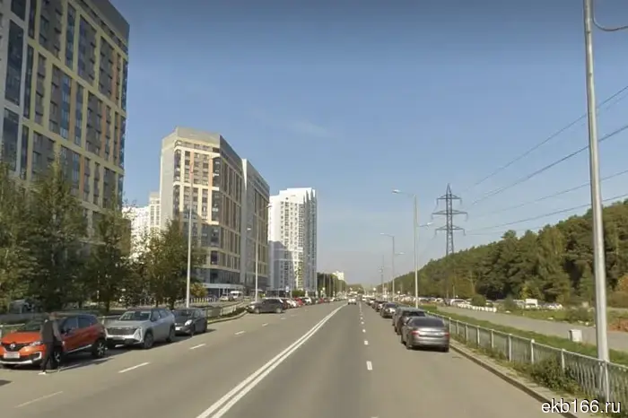 В Екатеринбурге в результате дорожного происшествия с участием фургона погиб мотоциклист.