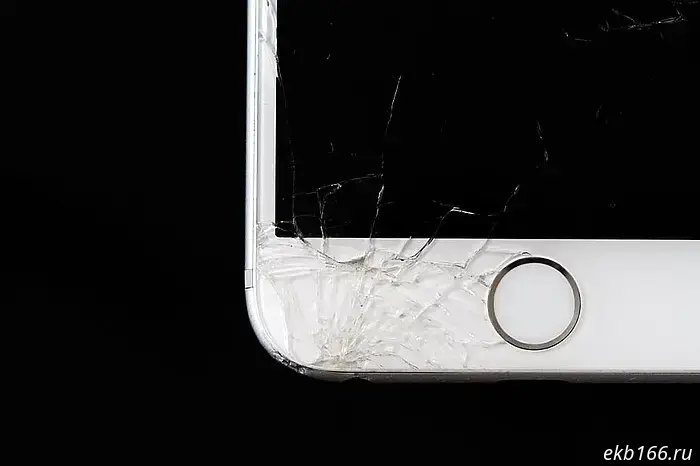 A man from Sverdlovsk found a phone after a car accident and transferred nearly 50,000 rubles from it to himself.