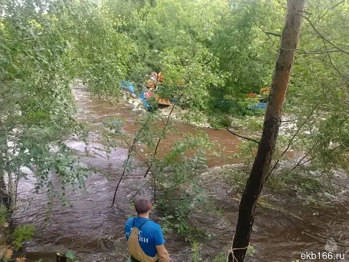 A tourist was rescued after a catamaran collision on the Rezh River (PHOTO)