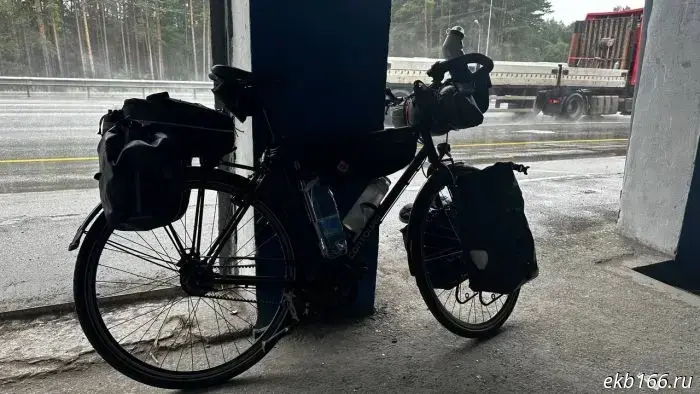A resident of Yekaterinburg left everything behind and went to Sochi by bicycle with no money.