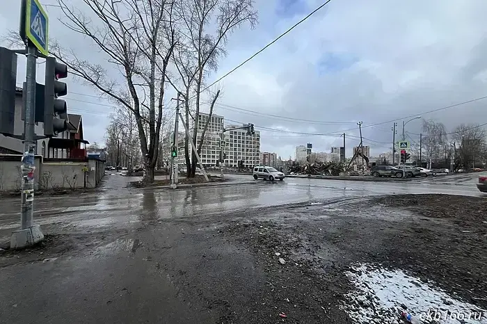 A four-year-old girl in the Urals fell into a well while on a walk.