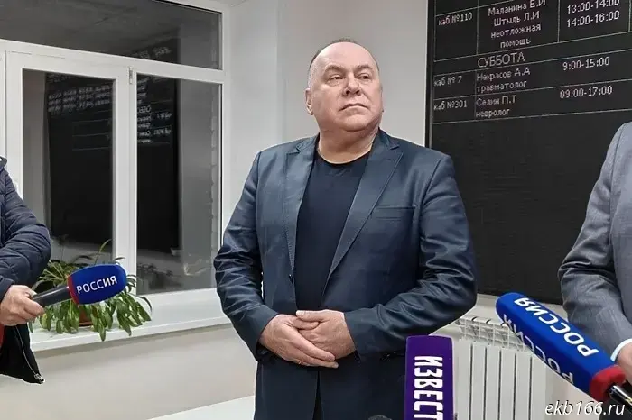 Экс-глава министерства здравоохранения Свердловской области стал работать на свиноферме.