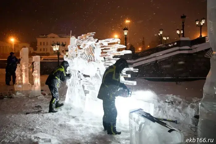 "You're not allowed until the first star." The Bethlehem Star ice-sculpture festival opened.