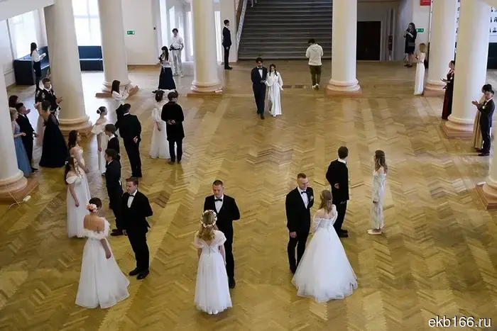 It turned out how much money parents in Yekaterinburg are willing to spend on their child's graduation.