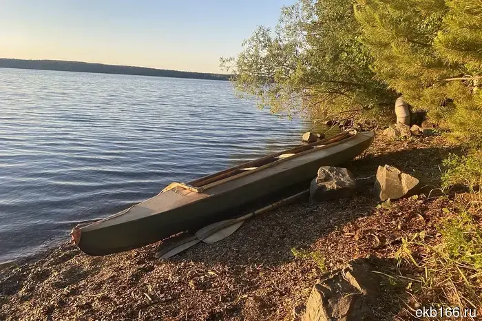 The search for three fishermen who went missing in the Sverdlovsk region has been suspended.