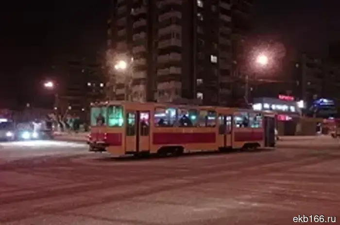 A new tram derailed in Yekaterinburg.
