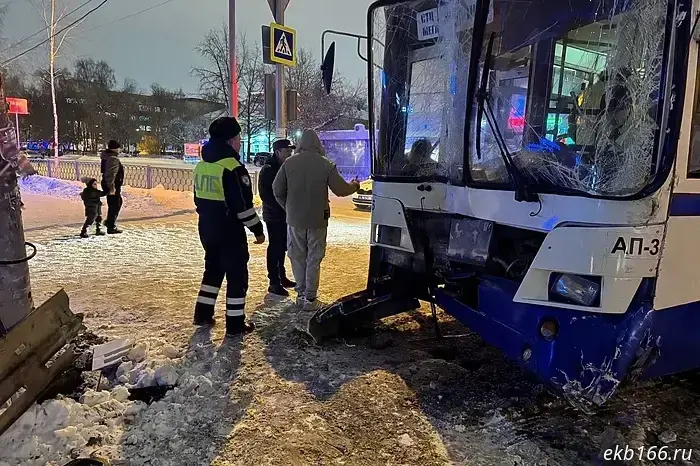 It became known why a passenger bus in Yekaterinburg crashed into a pole.