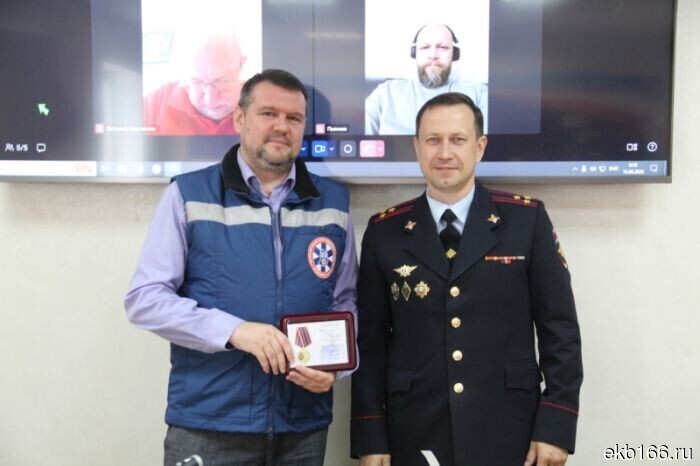 Employees of the Disaster Medicine Center received departmental awards from the traffic police in Yekaterinburg (PHOTO)