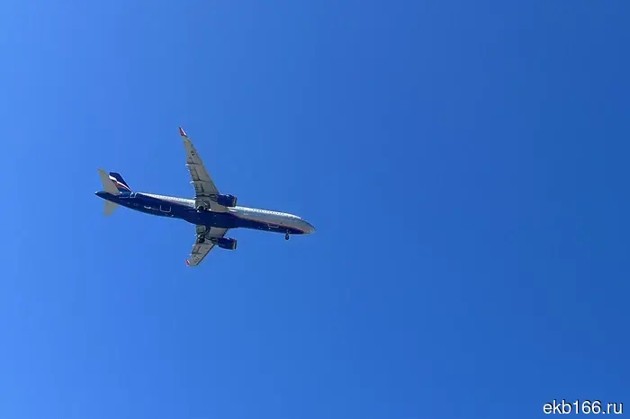 Жители Свердловской области снова сталкиваются с невозможностью вылета в Санкт-Петербург.