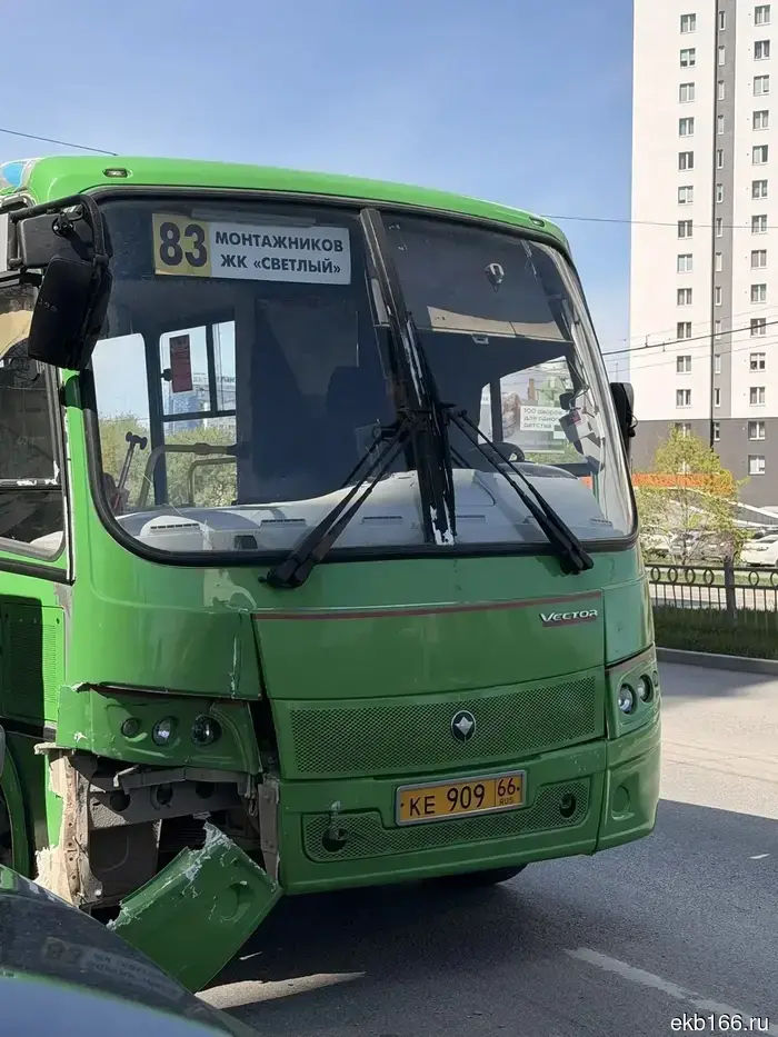 В Екатеринбурге в результате дорожно-транспортного происшествия пострадал пожилой мужчина, находившийся в автобусе.