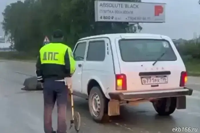An SUV fatally struck a young man from the Sverdlovsk region who suddenly ran out onto the highway.