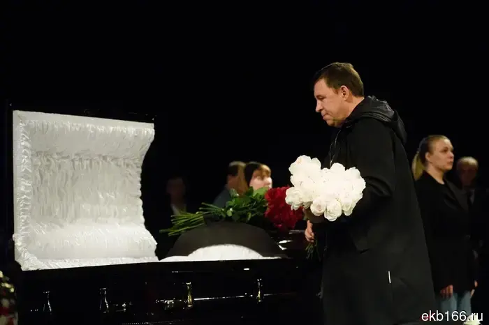 At the farewell to Gorenburg, former governor Yevgeny Kuivashev was noticed.