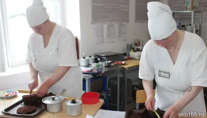 The dessert of English cuisine was prepared at the bakers and confectioners competition in the Tagil IK-6.