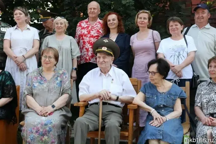 The Central Military District parade in honor of the 90th anniversary of doctor Semyon Spector took place at Shirokaya Rechka in Yekaterinburg.