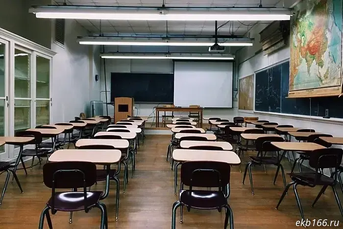 In Yekaterinburg, teachers at one of the schools resigned en masse.