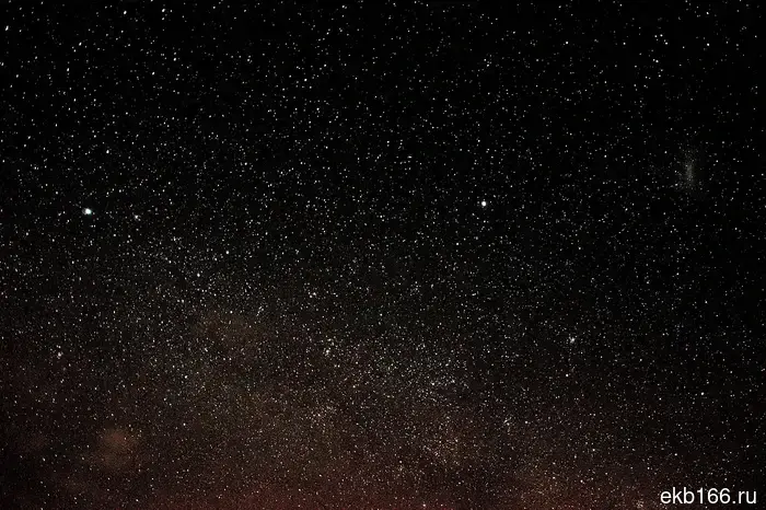 Над Екатеринбургом пролетела спутниковая сеть, напоминающая Starlink от Маска.
