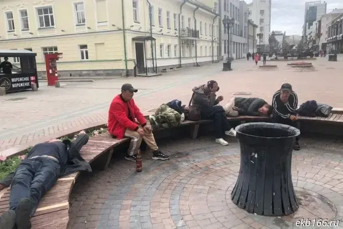 Власти разработали меры борьбы с пьющей молодежью и маргинальными группами на улице Вайнера.