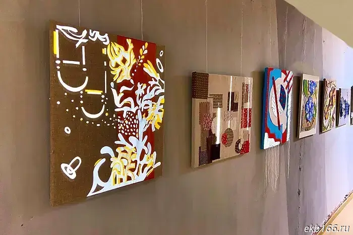 "With educational purposes." Panels with reflective elements will appear in Yekaterinburg.