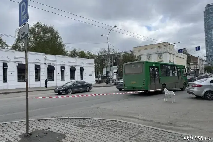 В Екатеринбурге с водителя сняли деньги за парковку в часы, когда она была бесплатной.