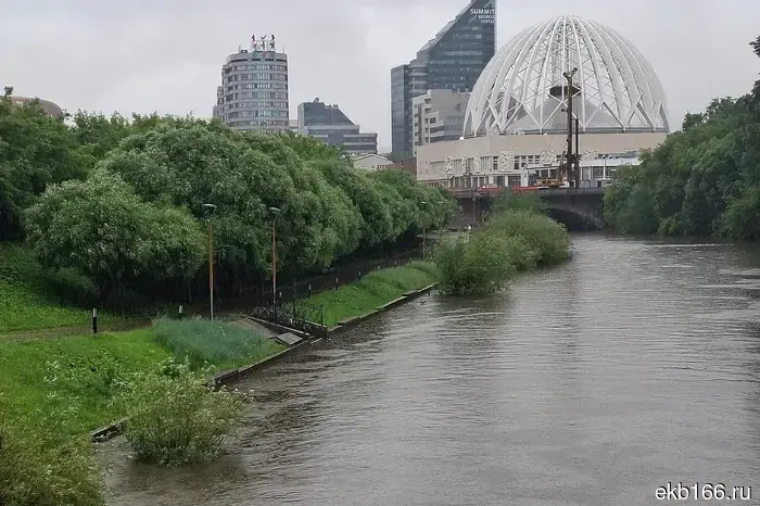 In the center of Yekaterinburg, the Iset River has overflowed its banks.