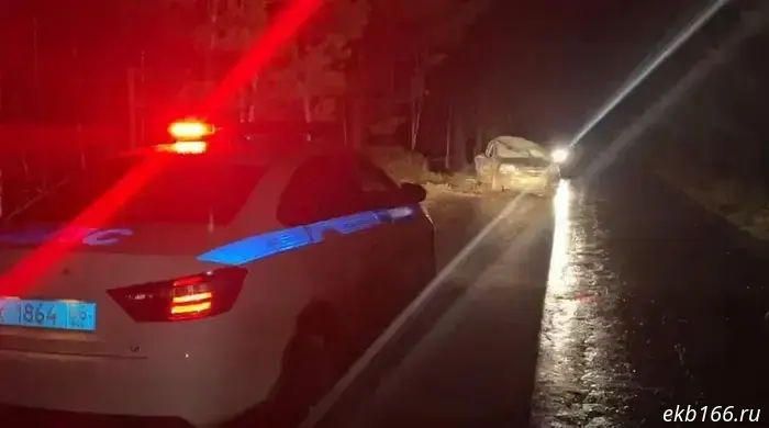 An eighteen-year-old girl who had come from Yekaterinburg to spend the holidays was killed in a car crash near Alapayevsk.