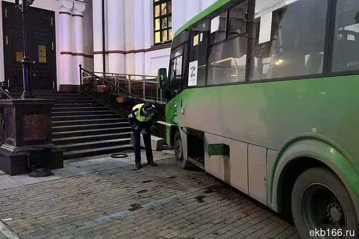 После вчерашней трагедии прокуратура инициировала проверку перевозчиков в Екатеринбурге.