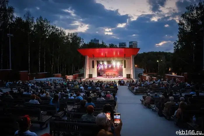 Sergey Penkin, Evgeny Tsyganov, and Varvara Vizbor will sing in Mayakovsky Park.