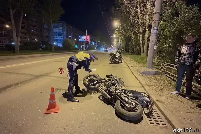 На Юго-Западе мотоциклист наехал на 17-летнюю девушку на пешеходном переходе.