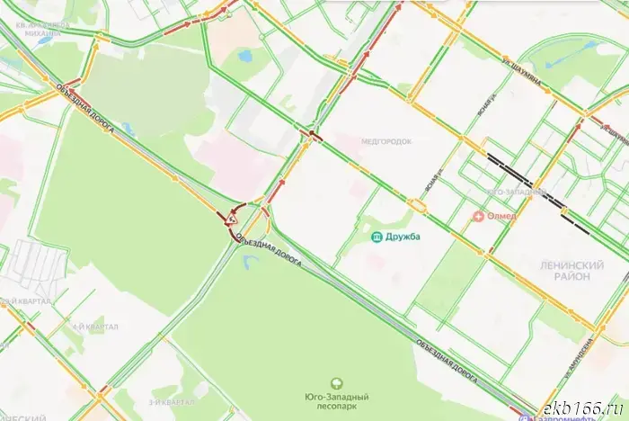 There's a traffic jam again at the exit from Akademichesky. What's the reason this time?