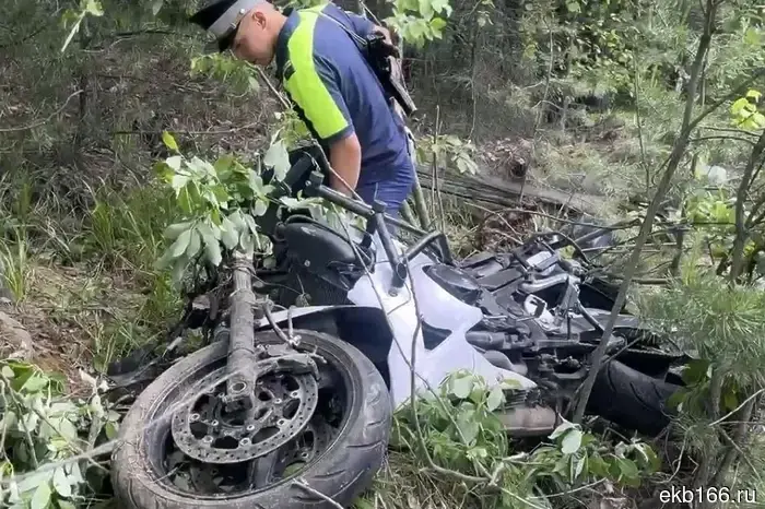 A motorcyclist fatally struck a man who had exited a car on the Sverdlovsk highway.